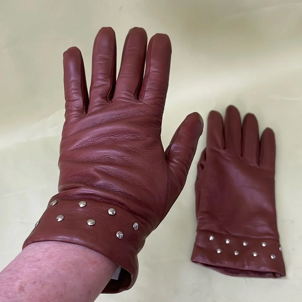 Vintage light brown leather gloves